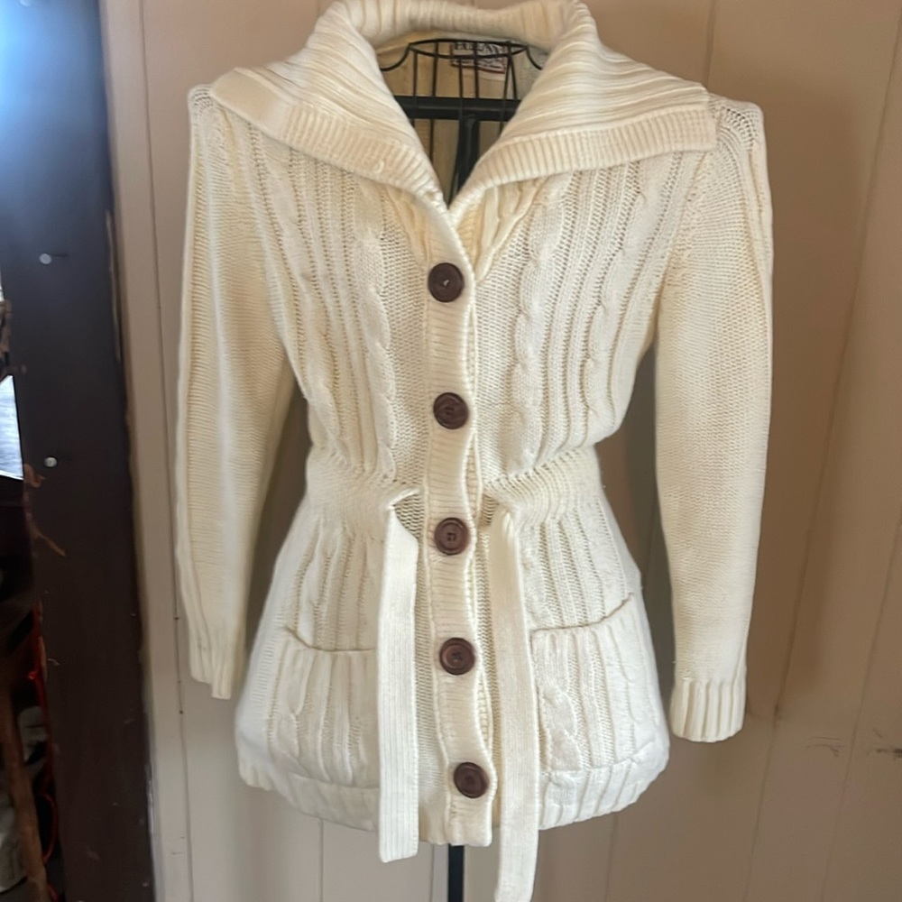 Beautiful woman’s sweater size medium